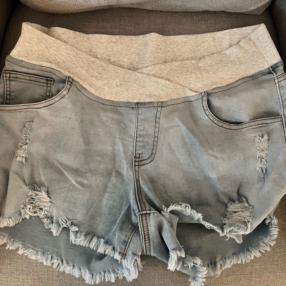 Maternity shorts